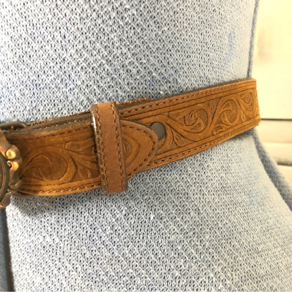 Tooled leather belt with rhinestone studded heart buckle - Picture 4 of 7